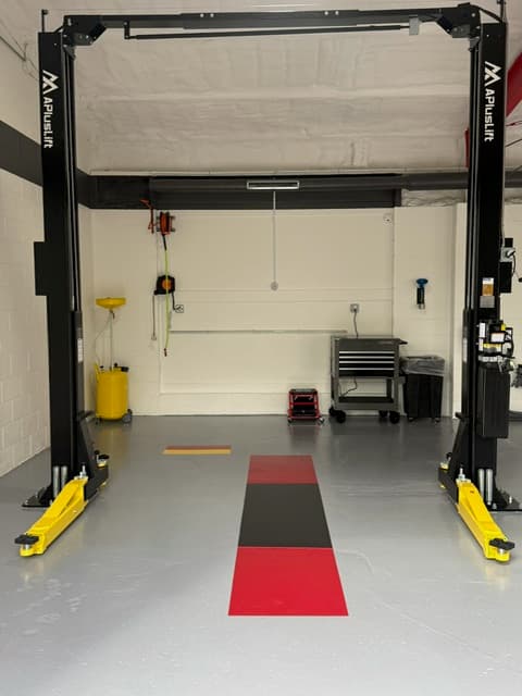 Coopers DIY Garage bay interior